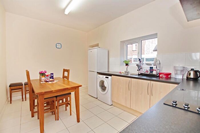 2 Bedroom Apartment To Rent In Ecclesall Road, Sheffield, S11