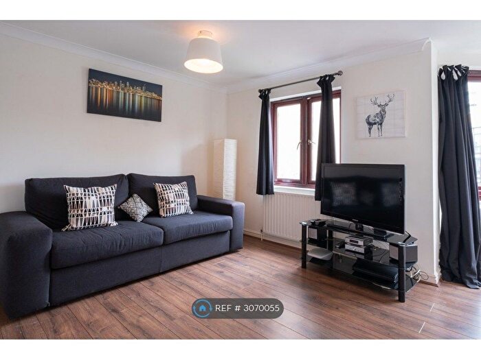 2 Bedroom Flat To Rent In Monro Way, London, E5