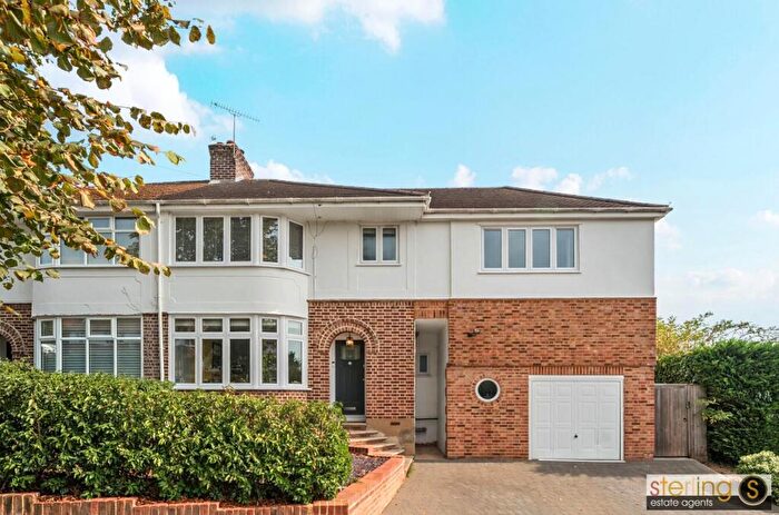 4 Bedroom House For Sale In Dell Field Avenue, Berkhamsted, HP4