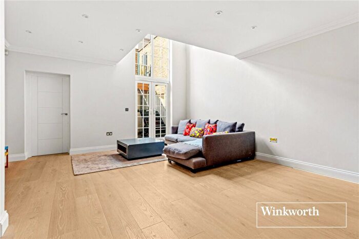 4 Bedroom Town House To Rent In Monkton Street, London, SE11