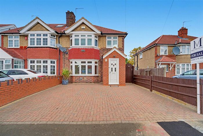 4 Bedroom Semi-Detached House For Sale In Browning Way, Hounslow, TW5