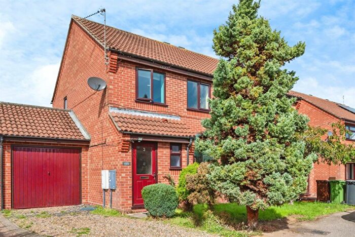 3 Bedroom Semi-Detached House For Sale In Campion Close, North Walsham, NR28