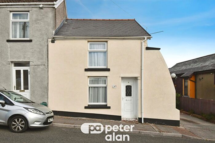 2 Bedroom End Of Terrace House For Sale In Bedford Street, Aberdare, CF44