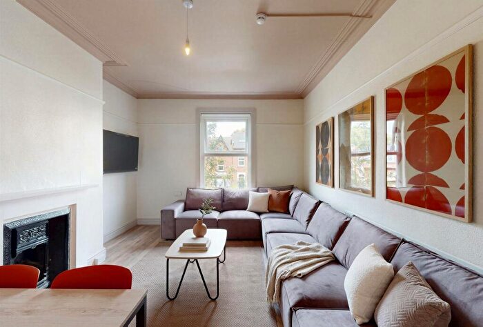 5 Bedroom Flat To Rent In Kelso Road, Hyde Park, Leeds, LS2