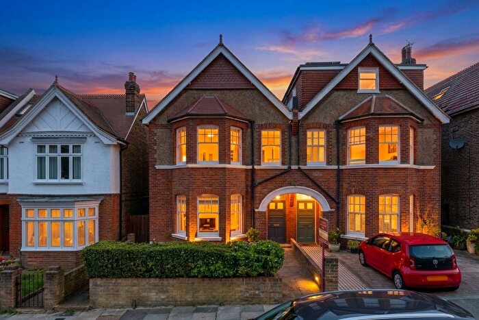 4 Bedroom Semi-Detached House For Sale In Bigwood Avenue, Hove, BN3