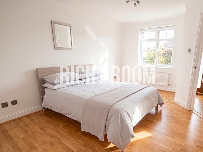 3 Bedroom Detached House To Rent In Bedroom House, Magennis Close, PO13