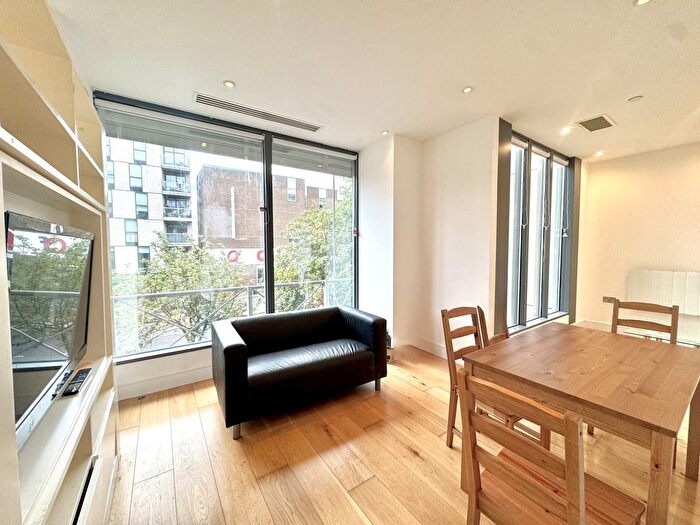 1 Bedroom Flat To Rent In Trinity Square, Hounslow, Hounslow, TW3