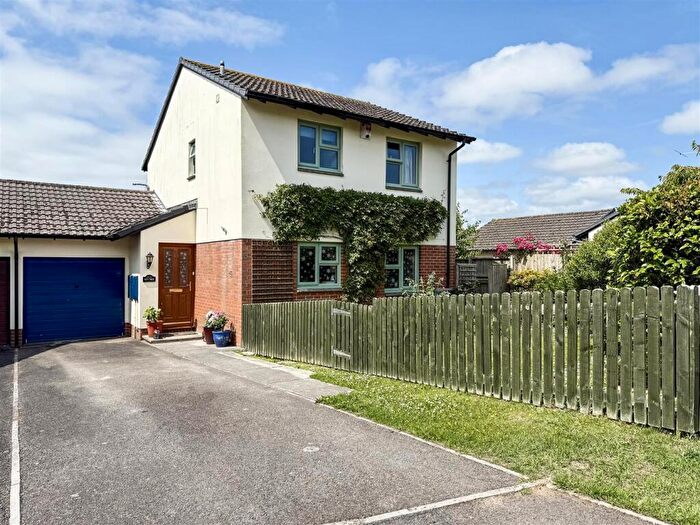 3 Bedroom Link Detached House For Sale In Lagoon View, West Yelland, Barnstaple, EX31