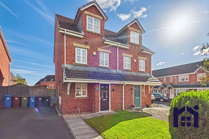 3 Bedroom Semi-Detached House For Sale In Darwen Fold Close, Buckshaw Village, PR7