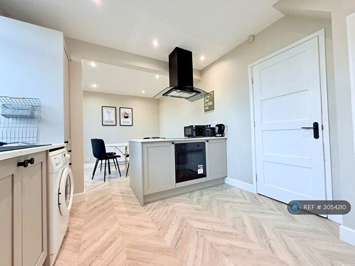 3 Bedroom Semi-Detached House To Rent In Carr Manor View, Leeds, LS17