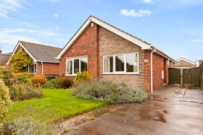 3 Bedroom Bungalow For Sale In Barnoldby Road, Waltham, Grimsby, DN37