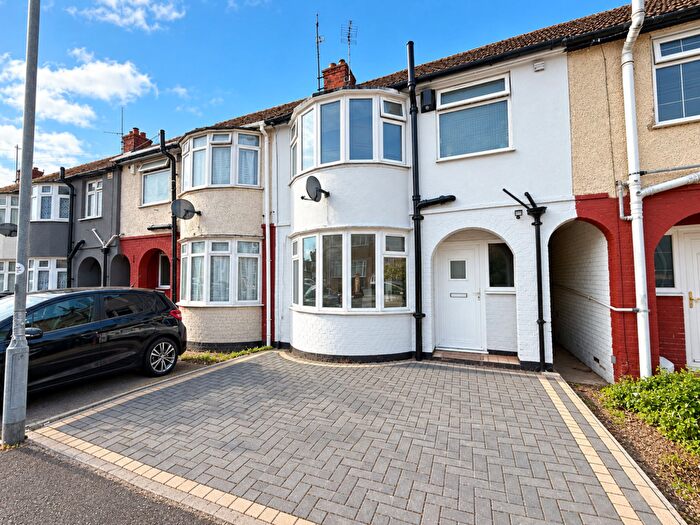 3 Bedroom Terraced House For Sale In Chester Avenue, Luton, LU4
