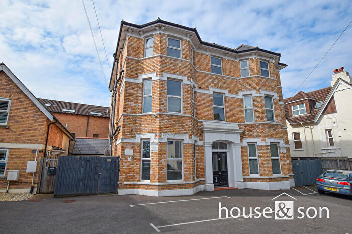 2 Bedroom Apartment For Sale In Tregonwell Road, West Cliff, BH2