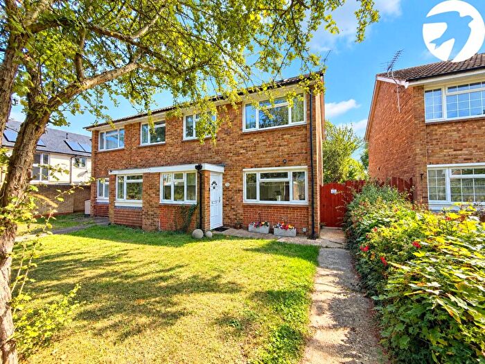 5 Bedroom Semi-Detached House For Sale In Bonney Way, Swanley, Kent, BR8