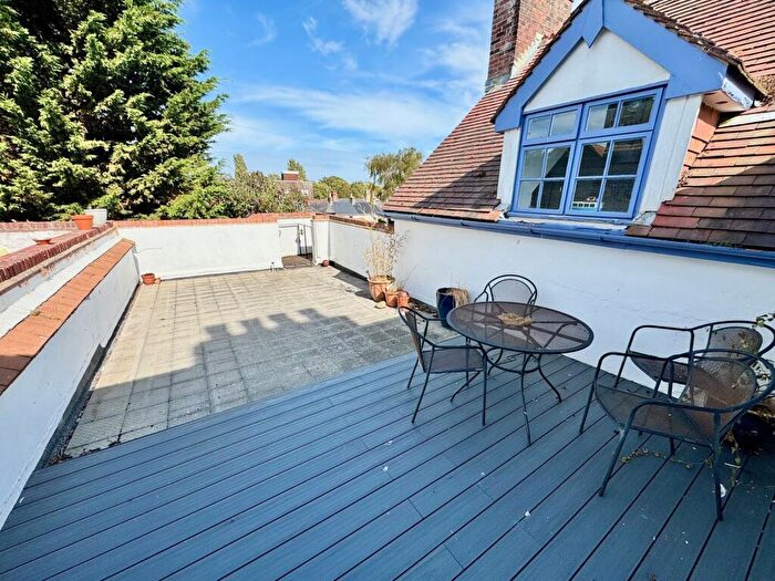 2 Bedroom Flat For Sale In High Street, Christchurch, BH23