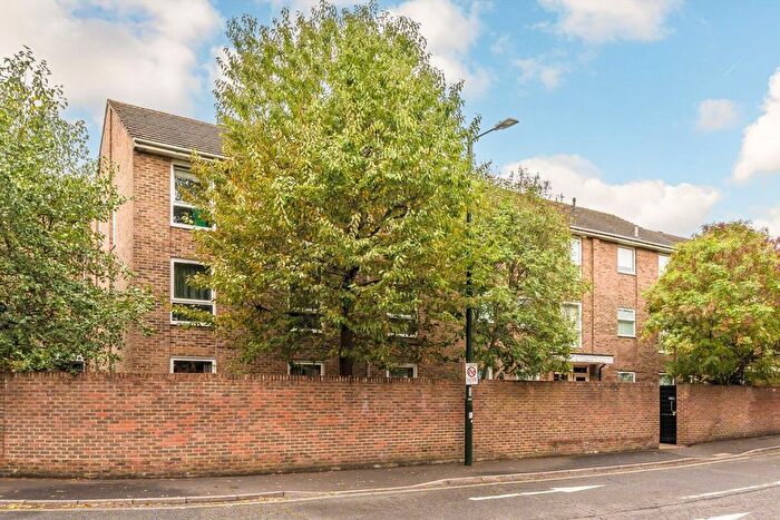 1 Bedroom Flat For Sale In Arragon Road, Twickenham, TW1