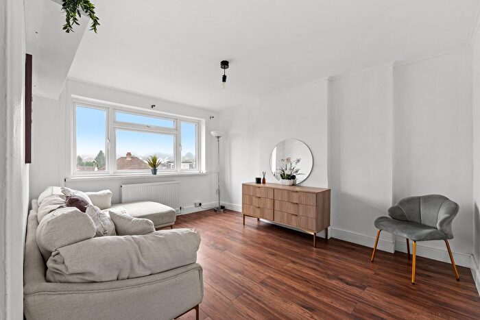 2 Bedroom Maisonette For Sale In Addison Close, Caterham, CR3