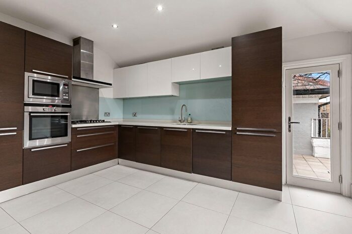 2 Bedroom Flat For Sale In Altenburg Gardens, London, SW11