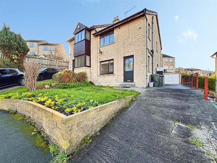 3 Bedroom Semi-Detached House For Sale In Poplar Avenue, Bradford, BD7