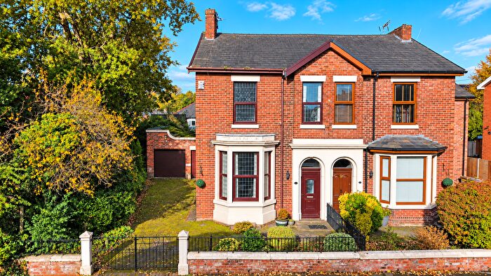 3 Bedroom Semi-Detached House For Sale In Garden Walk, Ashton-On-Ribble, Preston, PR2