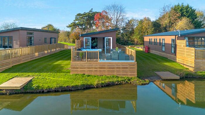 3 Bedroom Lodge For Sale In Barton Street, Laceby, DN37