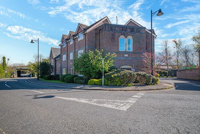 2 Bedroom Flat For Sale In Allbrook Hill, Eastleigh, SO50