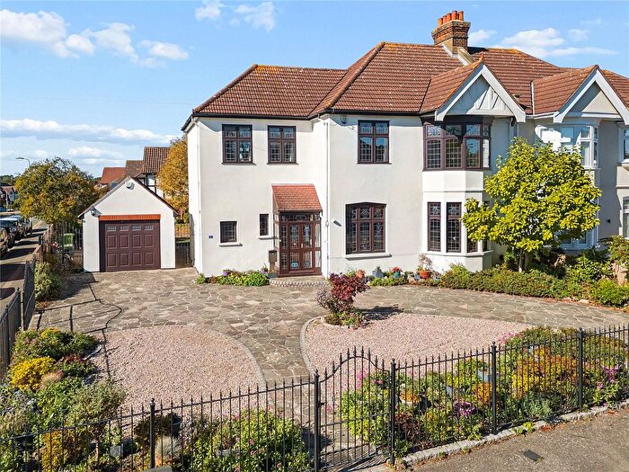 5 Bedroom Semi-Detached House For Sale In Engayne Gardens, Upminster, RM14