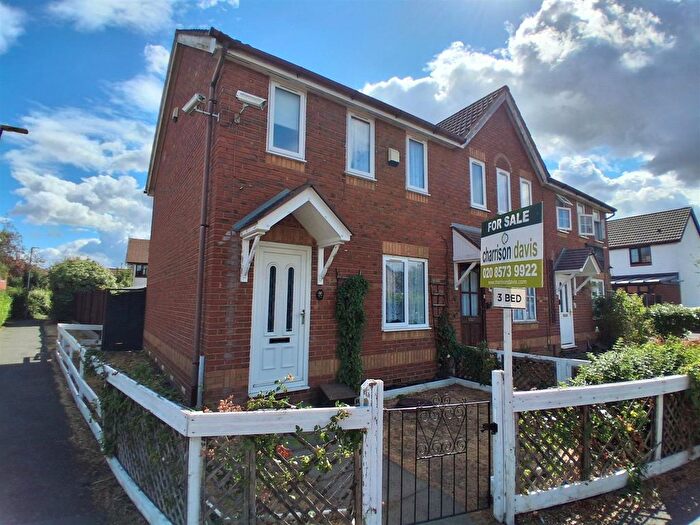 3 Bedroom End Of Terrace House For Sale In Jollys Lane, Hayes, UB4