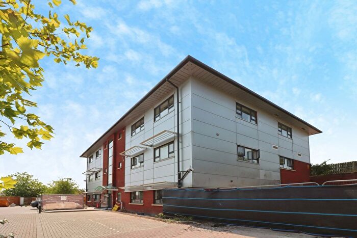2 Bedroom Flat To Rent In Old Gloucester Road, Bristol, BS16