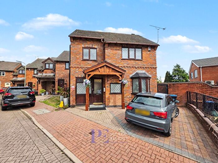 2 Bedroom Detached House For Sale In Windsor Court, Burbage, LE10