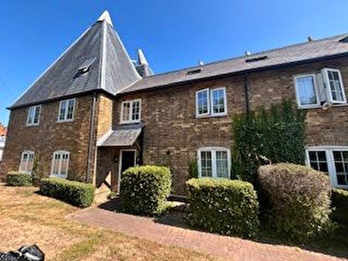 1 Bedroom Flat To Rent In London Road, Sittingbourne, ME9
