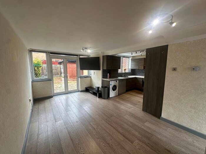 4 Bedroom Terraced House To Rent In Tiptree Crescent, Ilford, IG5