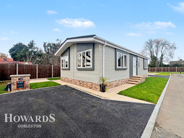 2 Bedroom Park Home For Sale In Belton Country Park, Belton, NR31