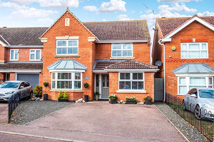 4 Bedroom Detached House For Sale In Teasel Close, Rushden, NN10