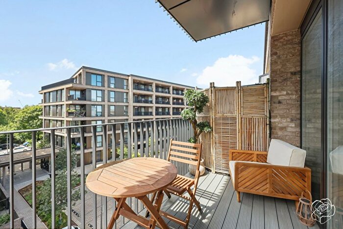 1 Bedroom Flat For Sale In Triathlon Point, Madison Way, Stratford, E20
