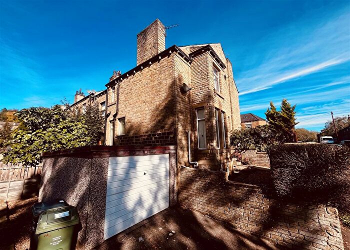 3 Bedroom End Of Terrace House For Sale In Poplar Street, Birkby, Huddersfield, HD2