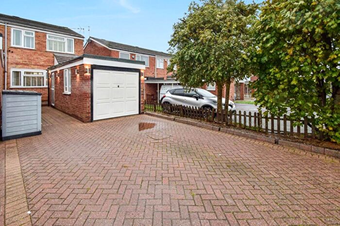 3 Bedroom Semi-Detached House For Sale In Hall Road, Lordswood, Chatham, ME5