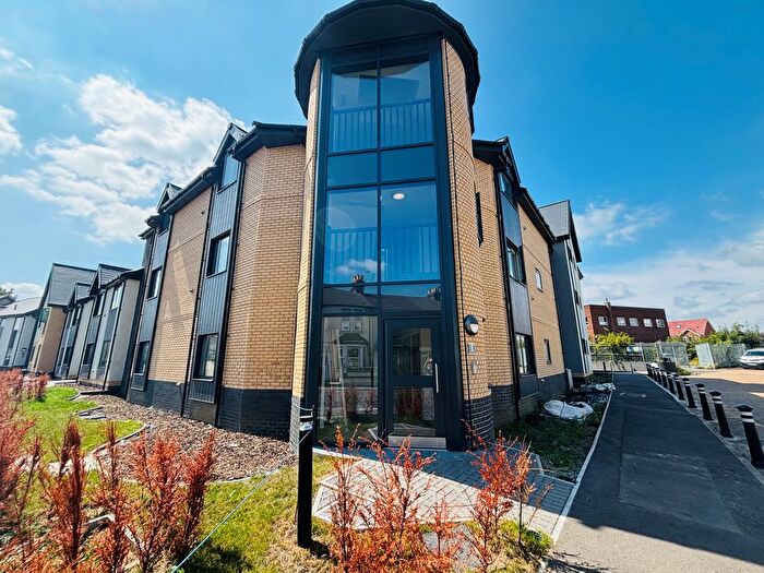 2 Bedroom Flat To Rent In Canterbury Street, Gillingham, ME7