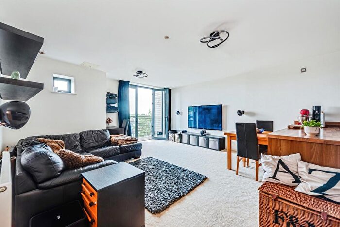 2 Bedroom Apartment For Sale In Tunnicliffe Close, Swindon, SN3