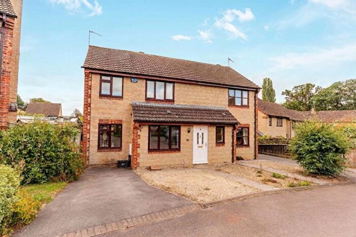 3 Bedroom Semi-Detached House To Rent In Leland Close, Malmesbury, SN16