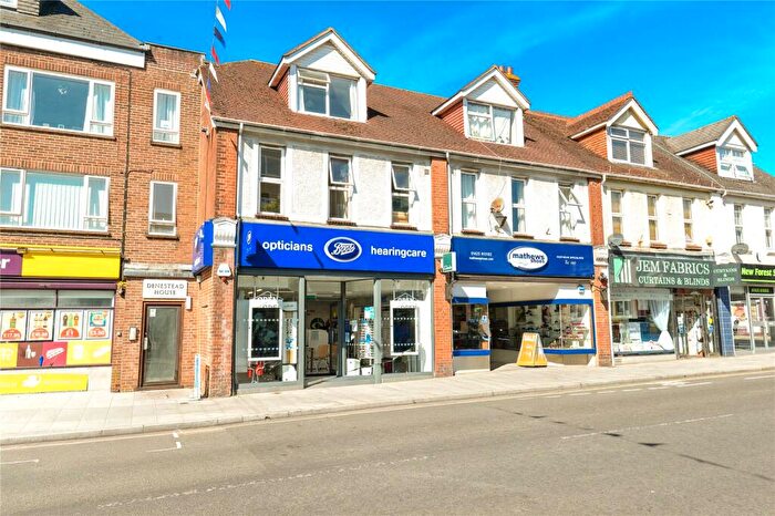 2 Bedroom Apartment For Sale In Station Road, New Milton, Hampshire, BH25
