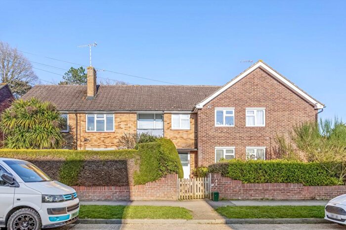 2 Bedroom Flat For Sale In Coneyberry, Reigate, RH2