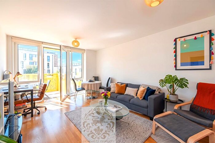 2 Bedroom Apartment To Rent In Icon Apartments, Duckett Street, E1