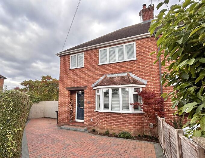 3 Bedroom Semi-Detached House For Sale In Courtlands Road, Newbury, RG14