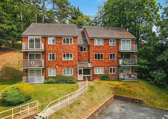 2 Bedroom Apartment For Sale In Court Bushes Road, Whyteleafe, CR3