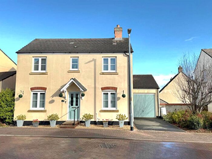 3 Bedroom Detached House For Sale In Snowdrop Crescent, Launceston, PL15