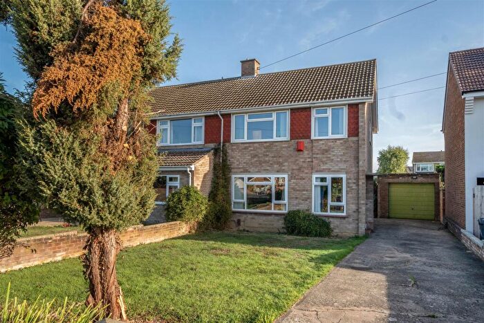 3 Bedroom Semi-Detached House For Sale In Putnoe Street, Bedford, MK41