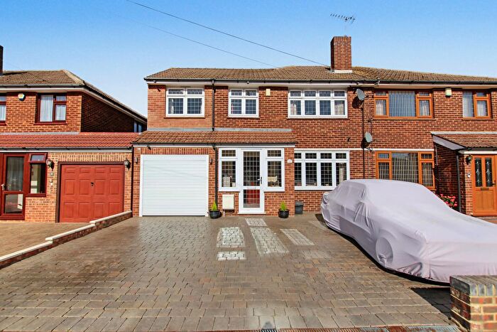 4 Bedroom Property For Sale In Squires Way, Dartford, DA2
