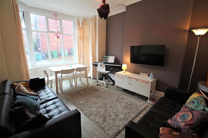 5 Bedroom Terraced House To Rent In Claremont Avenue, Hyde Park, Leeds, West Yorkshire, LS3
