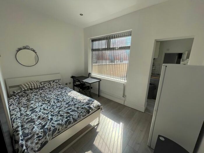 1 Bedroom Studio To Rent In Albany Road, Earlsdon, Coventry, CV5